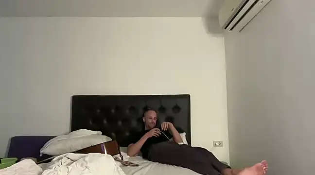 Snapshot of CamCrestXXX chatting on 12/29/24, 05:21 CamCrestXXX online show from 12/29/24, 05:21