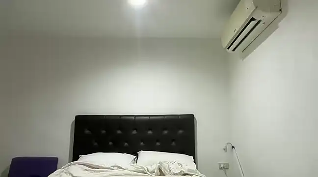 Snapshot of CamCrestXXX chatting on 01/02/25, 06:18 CamCrestXXX online show from 01/02/25, 06:18