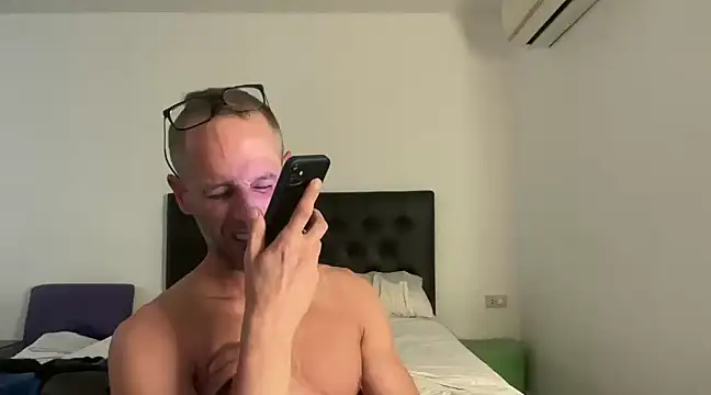 Snapshot of CamCrestXXX chatting on 01/05/25, 08:00 CamCrestXXX online show from 01/05/25, 08:00