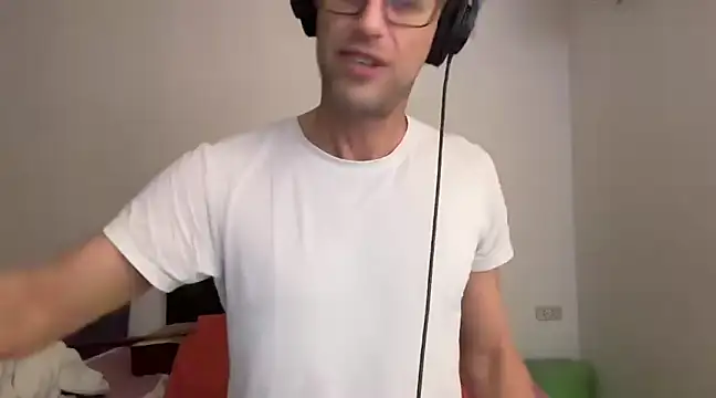 Snapshot of CamCrestXXX chatting on 01/12/25, 12:23 CamCrestXXX online show from 01/12/25, 12:23