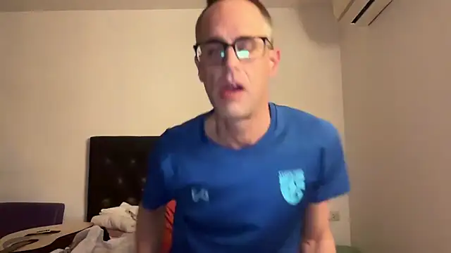 Snapshot of CamCrestXXX chatting on 01/14/25, 02:43 CamCrestXXX online show from 01/14/25, 02:43