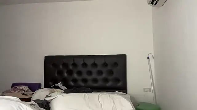 Snapshot of CamCrestXXX chatting on 01/29/25, 03:33 CamCrestXXX online show from 01/29/25, 03:33