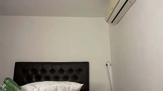 Snapshot of CamCrestXXX chatting on 01/29/25, 09:44 CamCrestXXX online show from 01/29/25, 09:44