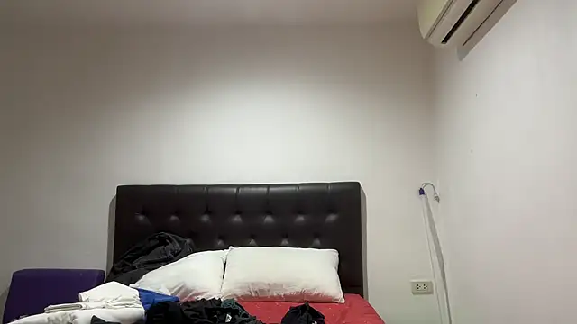 Snapshot of CamCrestXXX chatting on 02/05/25, 06:02 CamCrestXXX online show from 02/05/25, 06:02