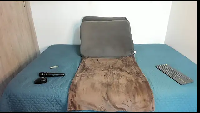 AmeliPonce online show from 04/14/26, 04:02