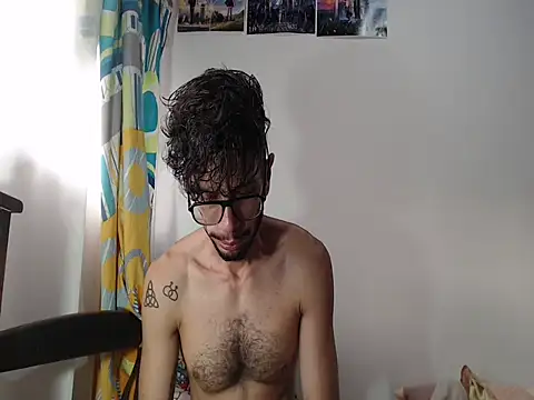 Snapshot of alisterxxx chatting on 01/15/25, 12:04 alisterxxx online show from 01/15/25, 12:04