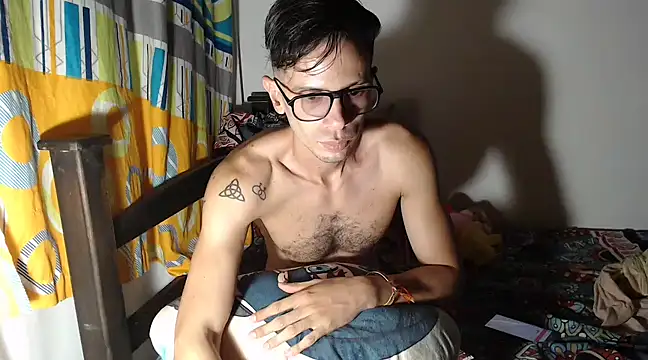 Snapshot of alisterxxx chatting on 01/19/25, 02:57 alisterxxx online show from 01/19/25, 02:57