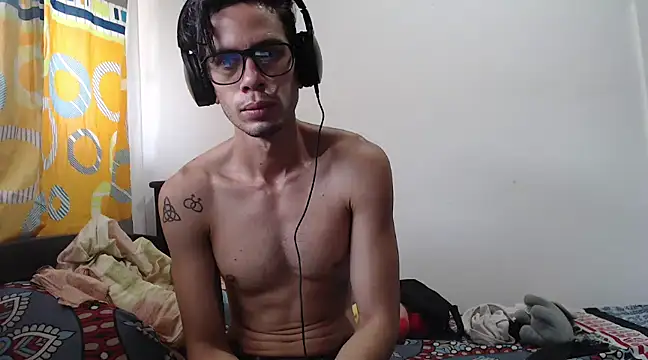 Snapshot of alisterxxx chatting on 02/01/25, 02:56 alisterxxx online show from 02/01/25, 02:56