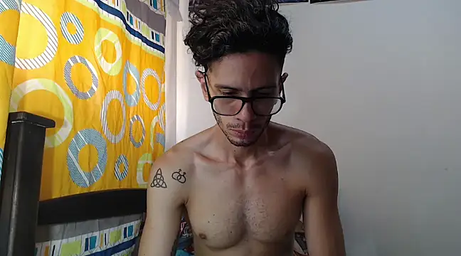 Snapshot of alisterxxx chatting on 02/06/25, 10:10 alisterxxx online show from 02/06/25, 10:10