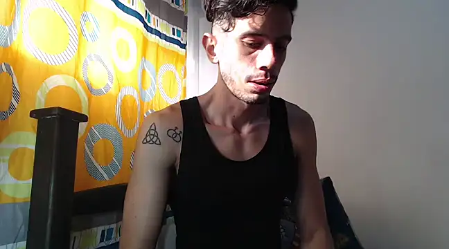 Snapshot of alisterxxx chatting on 02/07/25, 12:39 alisterxxx online show from 02/07/25, 12:39