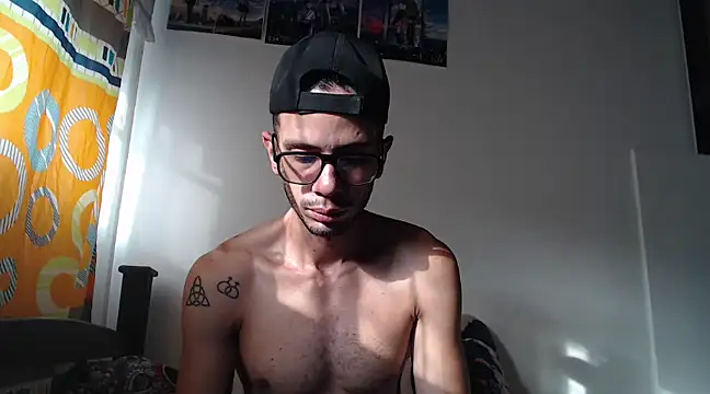 Snapshot of alisterxxx chatting on 02/09/25, 12:30 alisterxxx online show from 02/09/25, 12:30