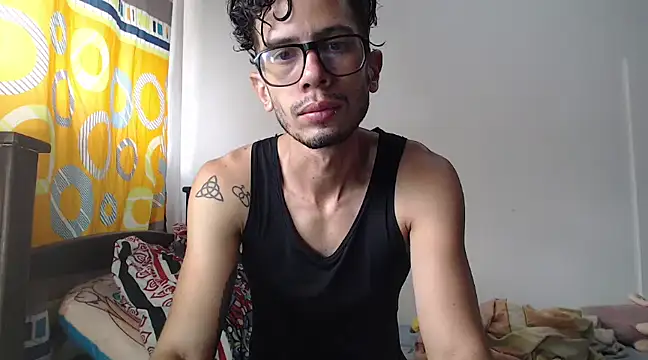 Snapshot of alisterxxx chatting on 02/11/25, 02:24 alisterxxx online show from 02/11/25, 02:24