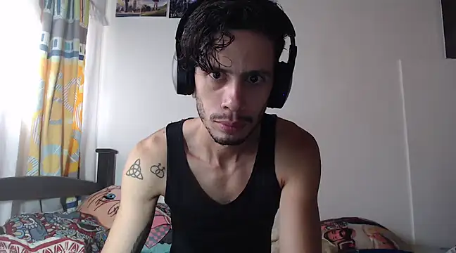 Snapshot of alisterxxx chatting on 02/14/25, 02:12 alisterxxx online show from 02/14/25, 02:12