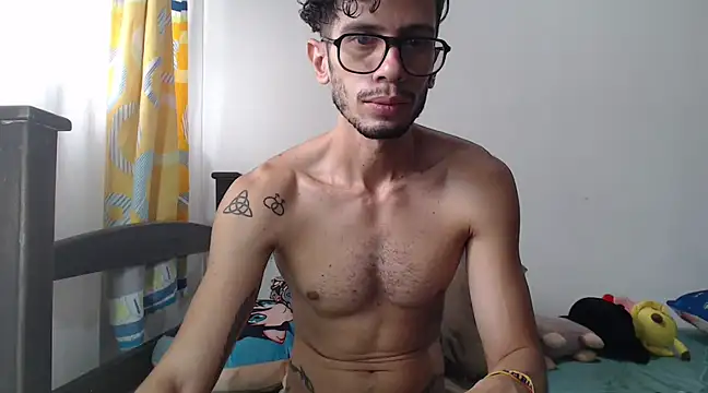 Snapshot of alisterxxx chatting on 02/17/25, 05:21 alisterxxx online show from 02/17/25, 05:21