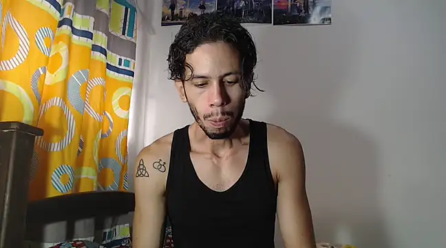 Snapshot of alisterxxx chatting on 02/21/25, 12:28 alisterxxx online show from 02/21/25, 12:28