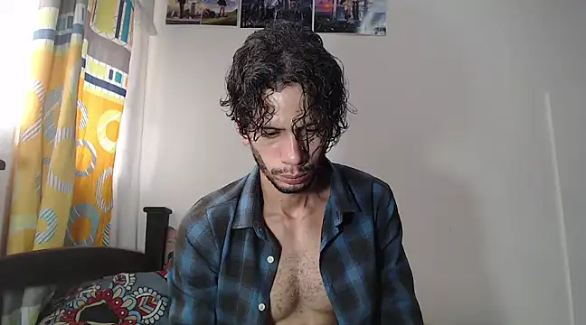 Snapshot of alisterxxx chatting on 02/21/25, 07:21 alisterxxx online show from 02/21/25, 07:21