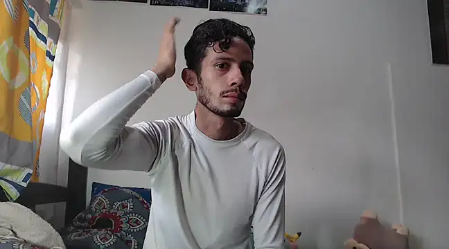 Snapshot of alisterxxx chatting on 03/07/25, 01:40 alisterxxx online show from 03/07/25, 01:40