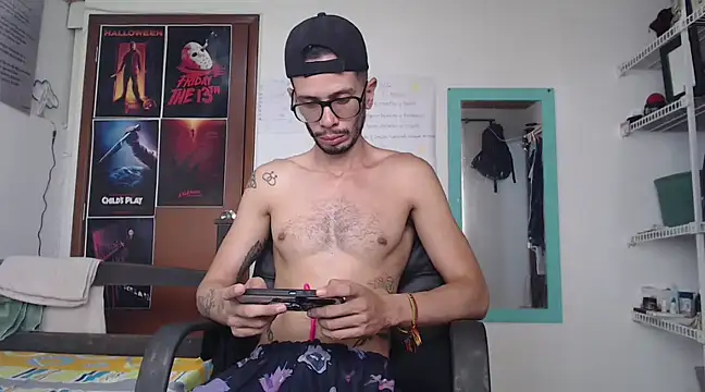 Snapshot of alisterxxx chatting on 03/11/25, 06:52 alisterxxx online show from 03/11/25, 06:52