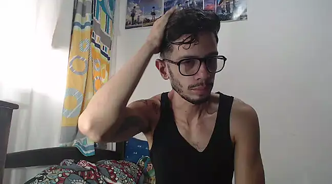 Snapshot of alisterxxx chatting on 03/14/25, 12:40 alisterxxx online show from 03/14/25, 12:40