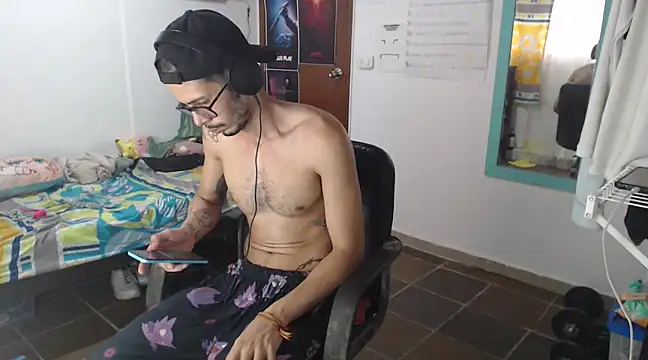 Snapshot of alisterxxx chatting on 03/18/25, 10:26 alisterxxx online show from 03/18/25, 10:26