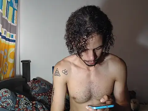 Snapshot of alisterxxx chatting on 09/28/25, 11:59 alisterxxx online show from 09/28/25, 11:59