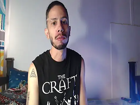 Snapshot of alisterxxx chatting on 10/15/25, 11:10 alisterxxx online show from 10/15/25, 11:10