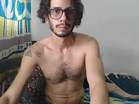 Snapshot of alisterxxx chatting on 11/12/25, 06:30 alisterxxx online show from 11/12/25, 06:30