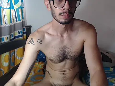 Snapshot of alisterxxx chatting on 11/14/25, 03:55 alisterxxx online show from 11/14/25, 03:55