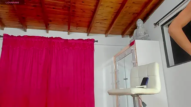 Snapshot of emily_hornett chatting on 02/28/26, 03:18 emily hornett online show from 02/28/26, 03:18