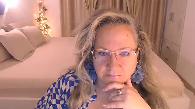 Snapshot of Raisshy chatting on 10/31/25, 04:46 Raisshy online show from 10/31/25, 04:46