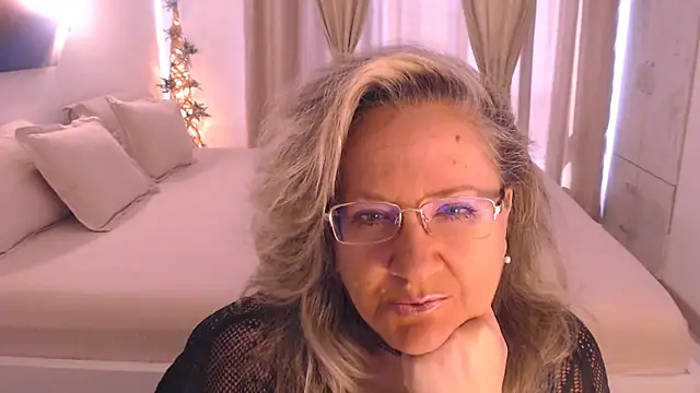 Snapshot of Raisshy chatting on 11/01/25, 11:01 Raisshy online show from 11/01/25, 11:01