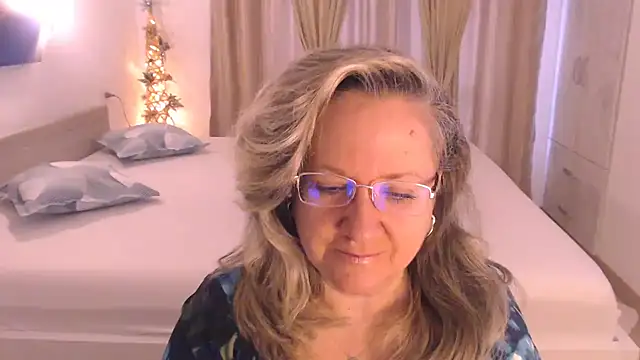 Snapshot of Raisshy chatting on 11/14/25, 07:18 Raisshy online show from 11/14/25, 07:18