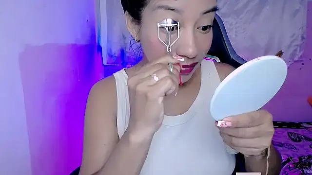 ninatiny online show from 10/27/25, 09:57