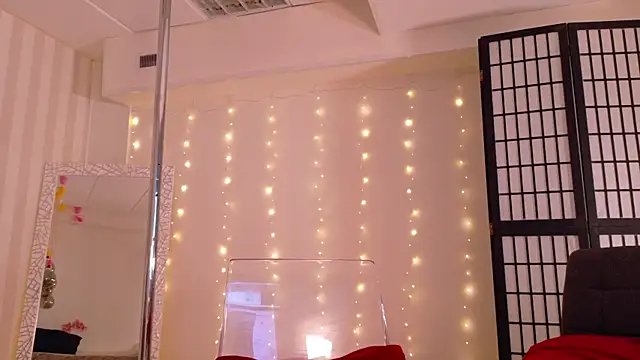 girl nextd00r online show from 03/14/25, 06:32