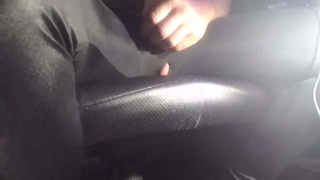 Snapshot of mobotix85 chatting on 10/19/25, 01:34 mobotix85 online show from 10/19/25, 01:34