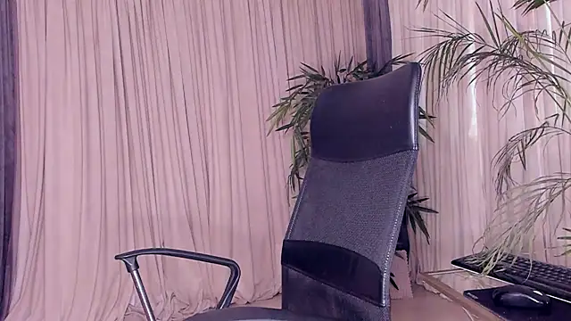 daisyd001 online show from 02/03/25, 08:02