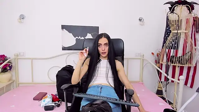 Snapshot of jessystarr chatting on 02/06/25, 12:43 jessystarr online show from 02/06/25, 12:43