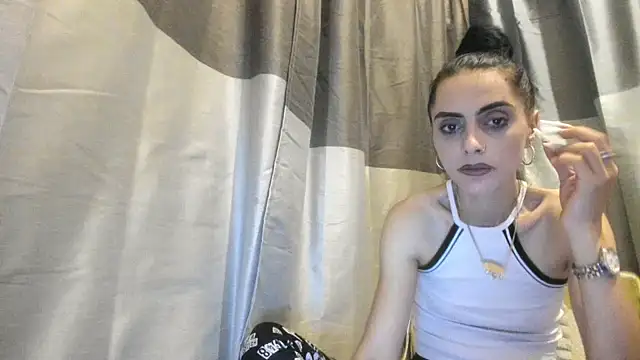 Snapshot of jessystarr chatting on 10/24/25, 05:20 jessystarr online show from 10/24/25, 05:20