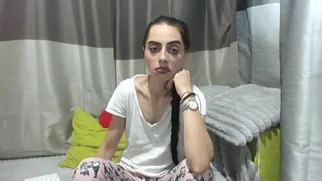 Snapshot of jessystarr chatting on 11/20/25, 05:51 jessystarr online show from 11/20/25, 05:51