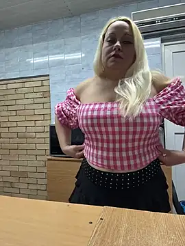 Snapshot of SabinaSweety chatting on 02/27/25, 03:48 SabinaSweety online show from 02/27/25, 03:48