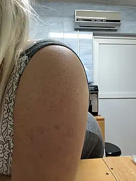 Snapshot of SabinaSweety chatting on 12/04/25, 12:36 SabinaSweety online show from 12/04/25, 12:36