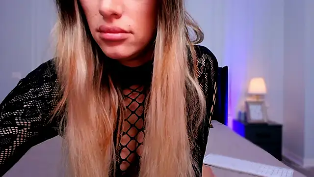 ElizzaBubble online show from 01/25/25, 10:08