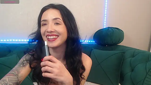 Snapshot of GlamKate chatting on 03/04/25, 04:30 GlamKate online show from 03/04/25, 04:30