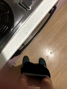 Snapshot of Bravissimo81 chatting on 11/10/25, 10:20 Bravissimo81 online show from 11/10/25, 10:20