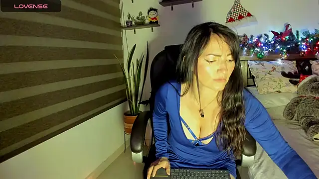 Snapshot of Ariella_tits chatting on 12/13/24, 12:09 Ariella tits online show from 12/13/24, 12:09