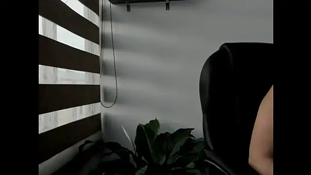 Snapshot of Ariella_tits chatting on 02/06/25, 10:53 Ariella tits online show from 02/06/25, 10:53