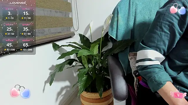 Snapshot of Ariella_tits chatting on 03/22/25, 04:14 Ariella tits online show from 03/22/25, 04:14