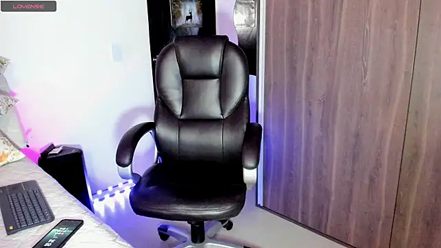 Snapshot of Ariella_tits chatting on 09/11/25, 10:32 Ariella tits online show from 09/11/25, 10:32