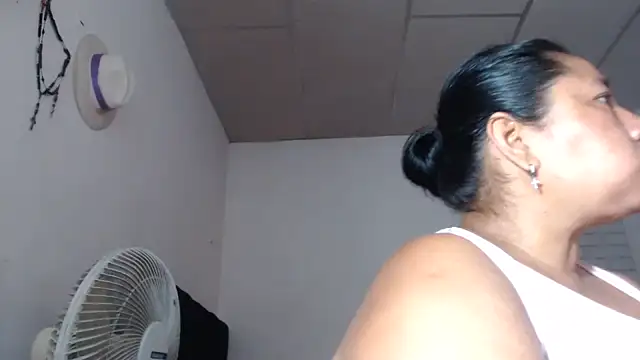 adrixxx38 online show from 12/03/25, 01:42