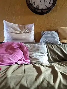 Snapshot of mila38 chatting on 10/01/25, 09:04 mila38 online show from 10/01/25, 09:04